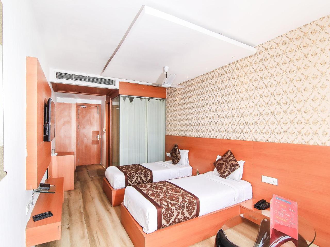 Oyo 3683 De Global Park Otel Hasanganj Dış mekan fotoğraf